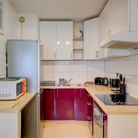 Elegant W/2 Terraces/mins To & Shops Antibes